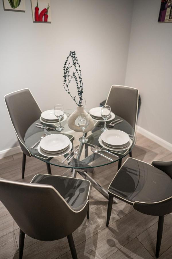 Studios With Ensuite Showers & Share Kitchens Prime Location Near Hospital, Town Center Apt 3 St Helens  Exterior foto